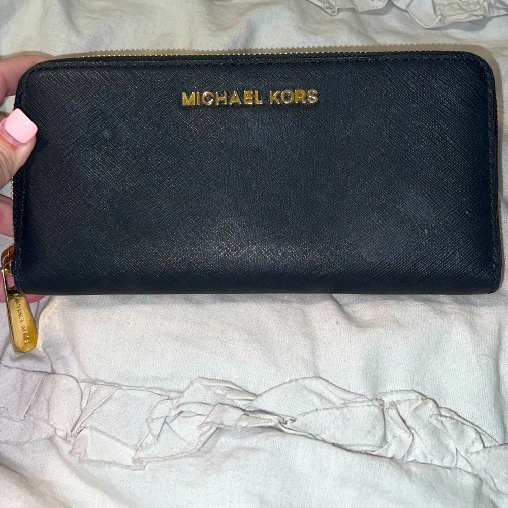 Michael kors black saffiano leather jet set wallet